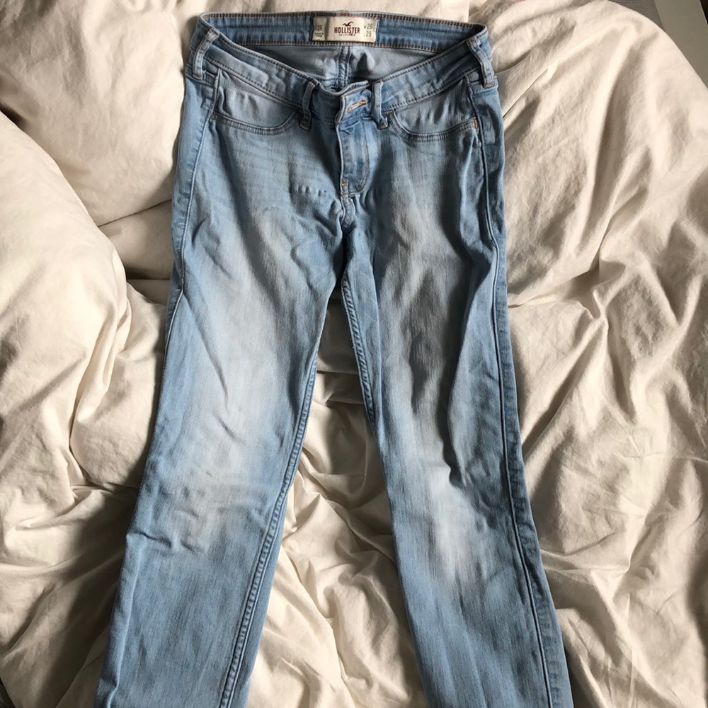 STRETCHY BLUE JEANS